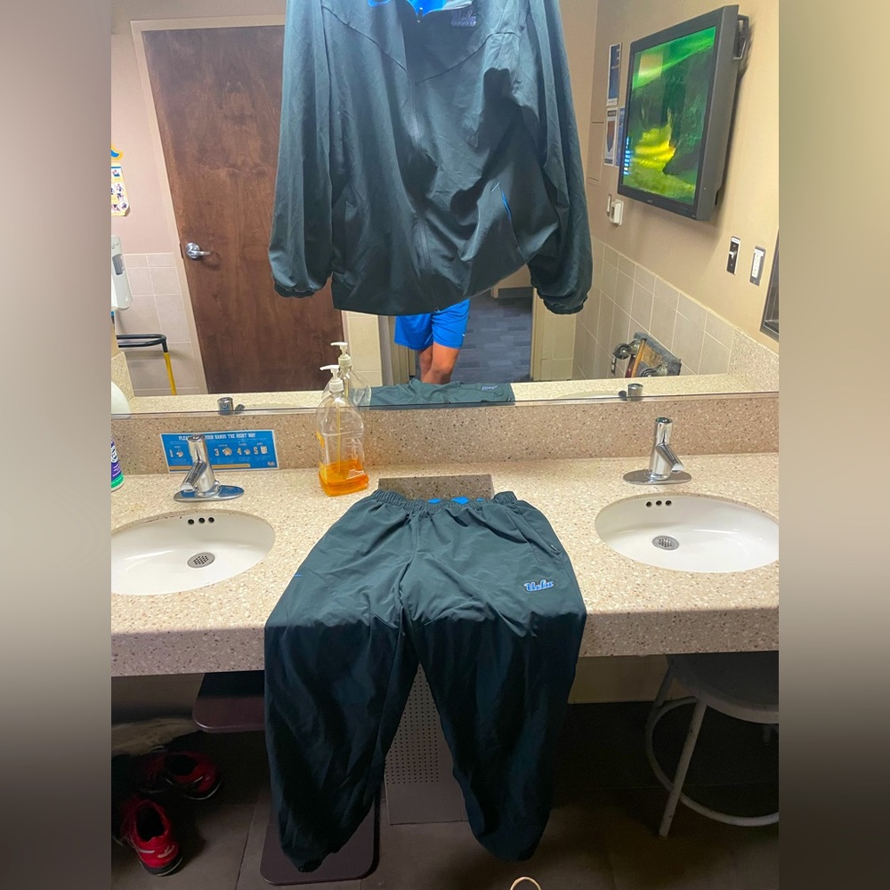NIKE UCLA MATCHING JACKET AND PANTS